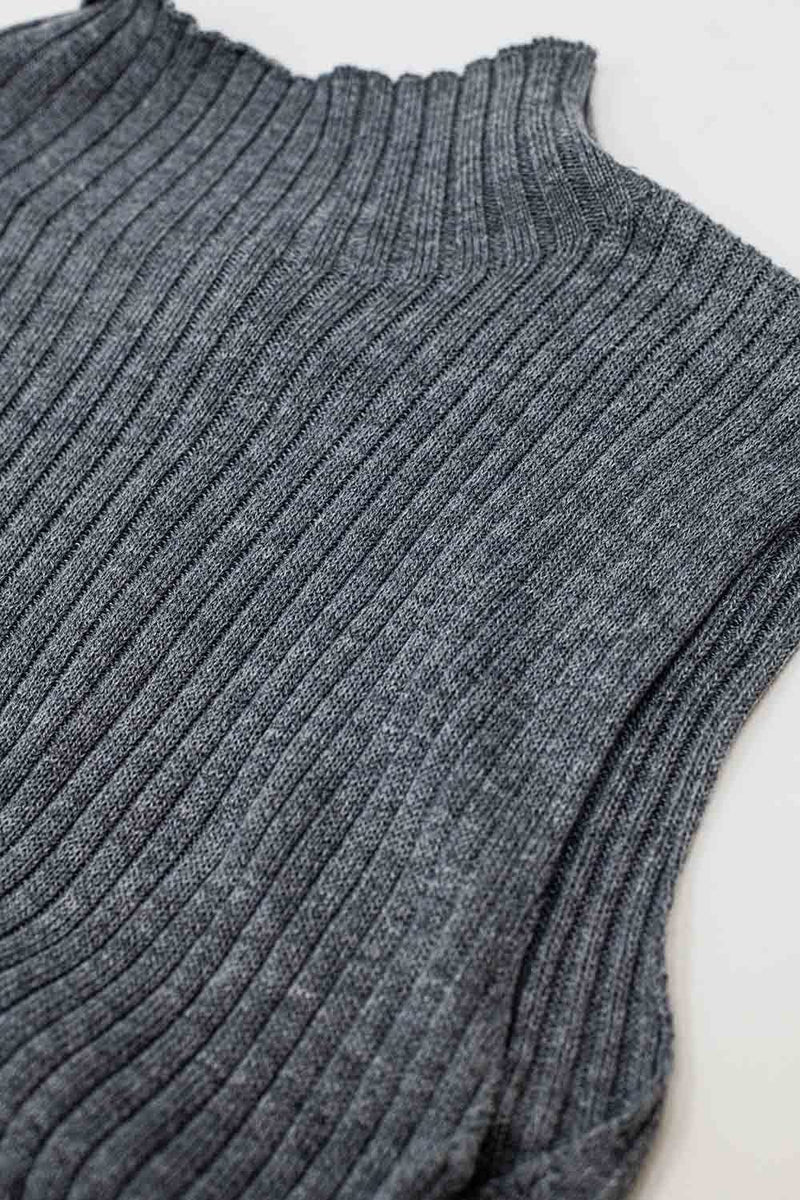 Q2 Women's Sweater Sleeveless Fine Knit Wool Sweater In Grey