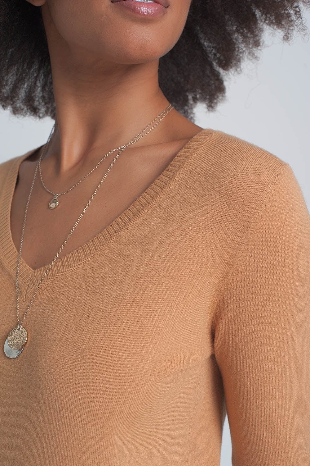 Q2 Women's Sweater Soft Basic Sweater with Camel V-Neck