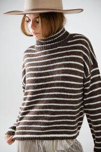 Q2 Women's Sweater Soft Knit Striped Turtleneck Sweater In Brown