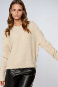 Q2 Women's Sweater Standard Fit Soft Knit Sweater In Beige