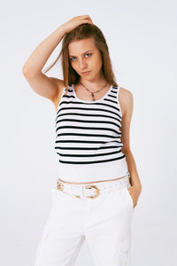 Q2 Women's Sweater Striped Cropped Top In Navy And White