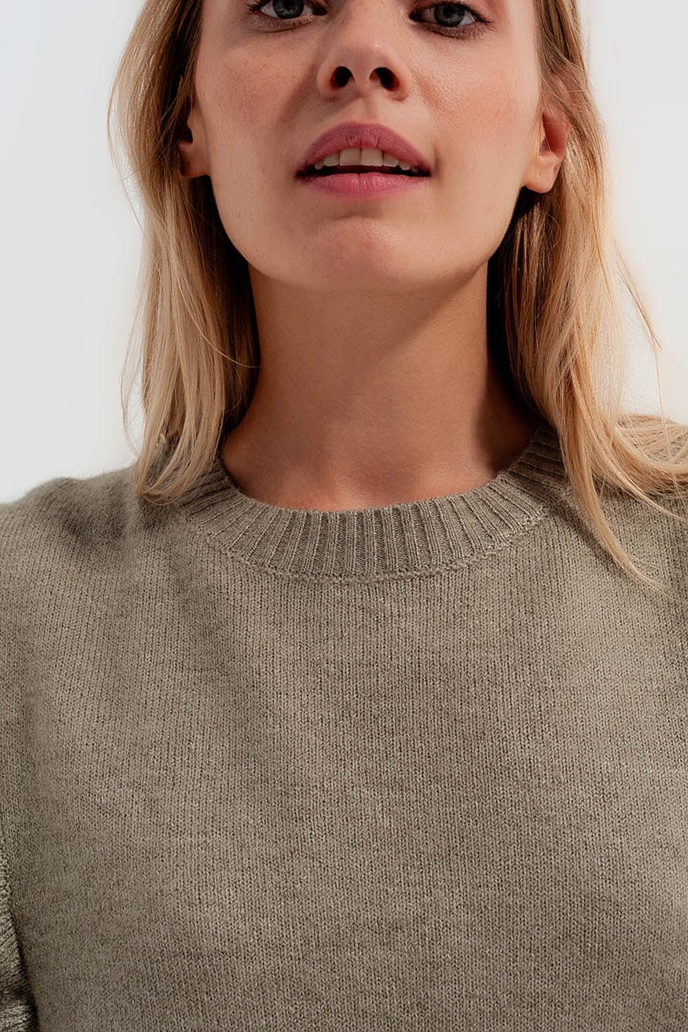 Q2 Women's Sweater Sweater in Sage Green