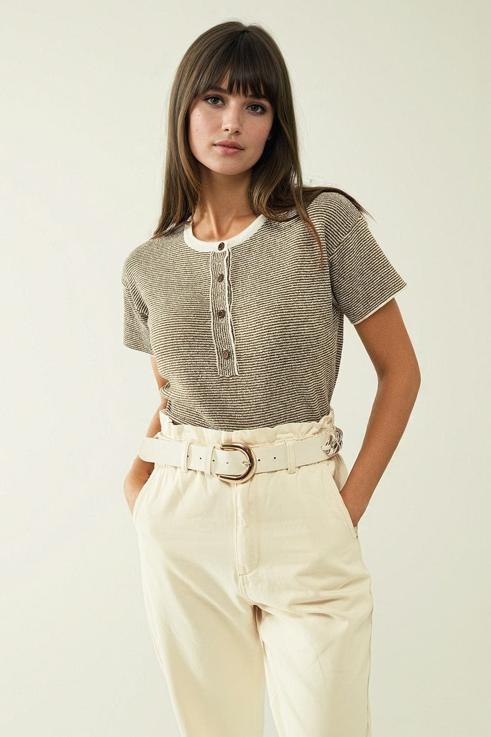 Q2 Women's Sweater Sweater With Khaki Stripes And Gold Button Closure