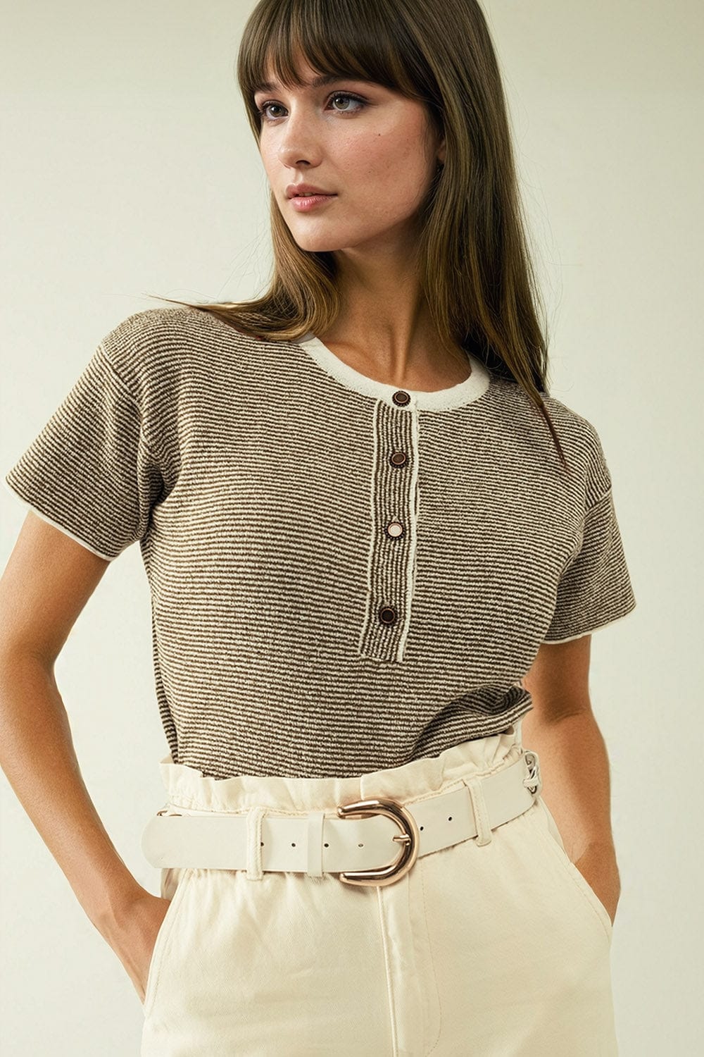 Q2 Women's Sweater Sweater With Khaki Stripes And Gold Button Closure