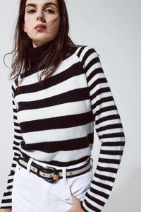 Q2 Women's Sweater Turtleneck Sweater With Stripes In White And Black