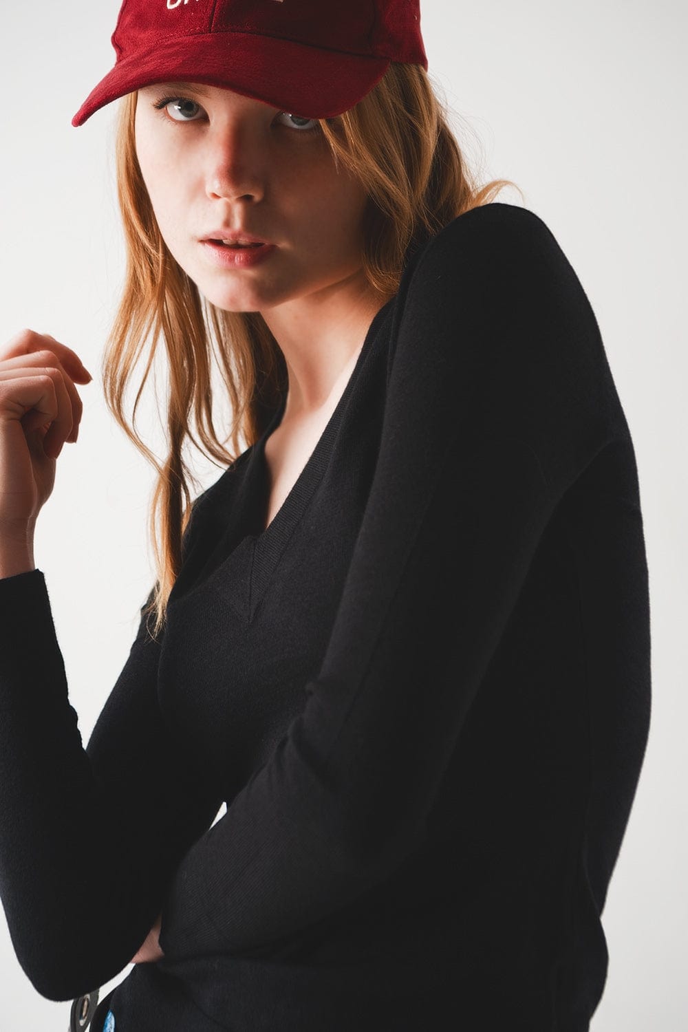 Q2 Women's Sweater V Neck Fine Knit Jumper in Black
