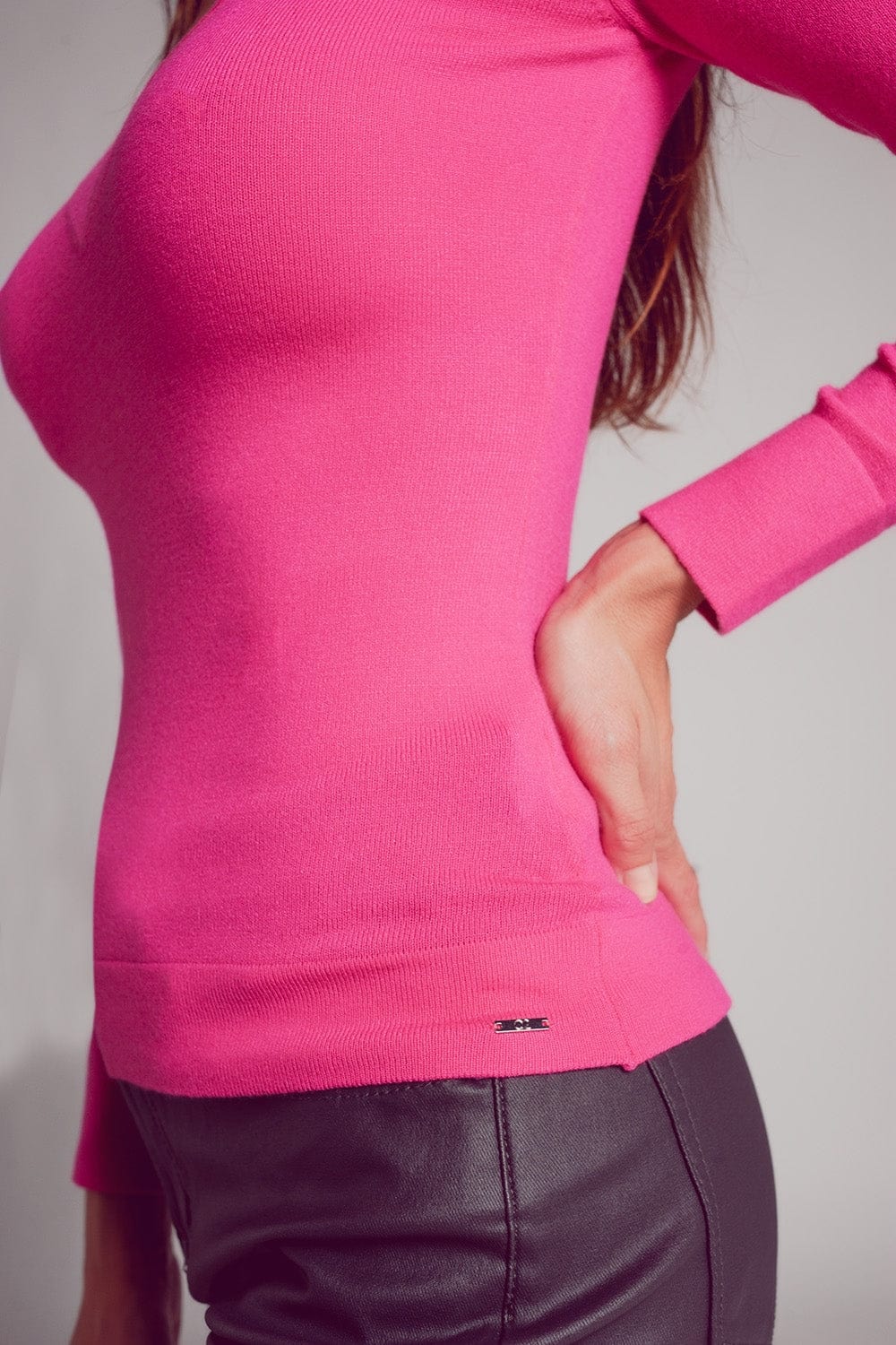 Q2 Women's Sweater V Neck Fine Knit Jumper in Fuchsia