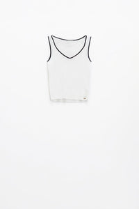 Q2 Women's Sweater White Sleeveless Top With Crew Neckline Neckline And Black Trim