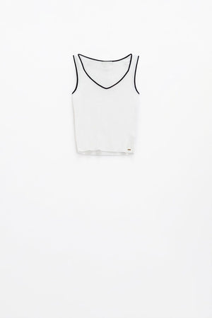 Q2 Women's Sweater White Sleeveless Top With Crew Neckline Neckline And Black Trim