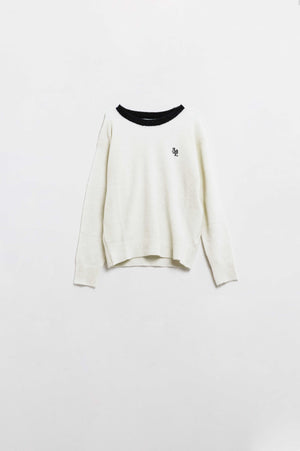 Q2 Women's Sweater White Sweater With Contrasting Collar And Love Logo On Chest