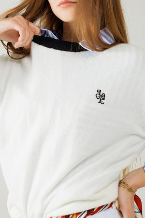 Q2 Women's Sweater White Sweater With Contrasting Collar And Love Logo On Chest