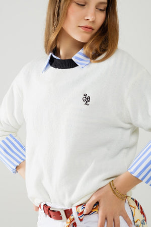 Q2 Women's Sweater White Sweater With Contrasting Collar And Love Logo On Chest