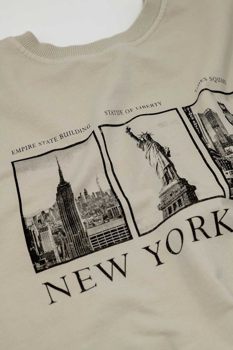 Q2 Women's Sweatshirt One Size / Beige Beige Long-Sleeved Sweatshirt With “New York City” Printed