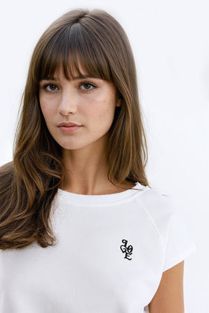 Q2 Women's Tees & Tanks Crew Neck T-Shirt With Love Logo On Chest In White Piqué Point