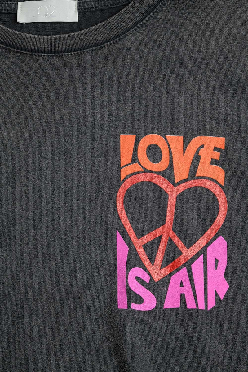 Q2 Women's Tees & Tanks One Size / Black Black T-Shirt With Love Is Air And Heart With Peace Logo
