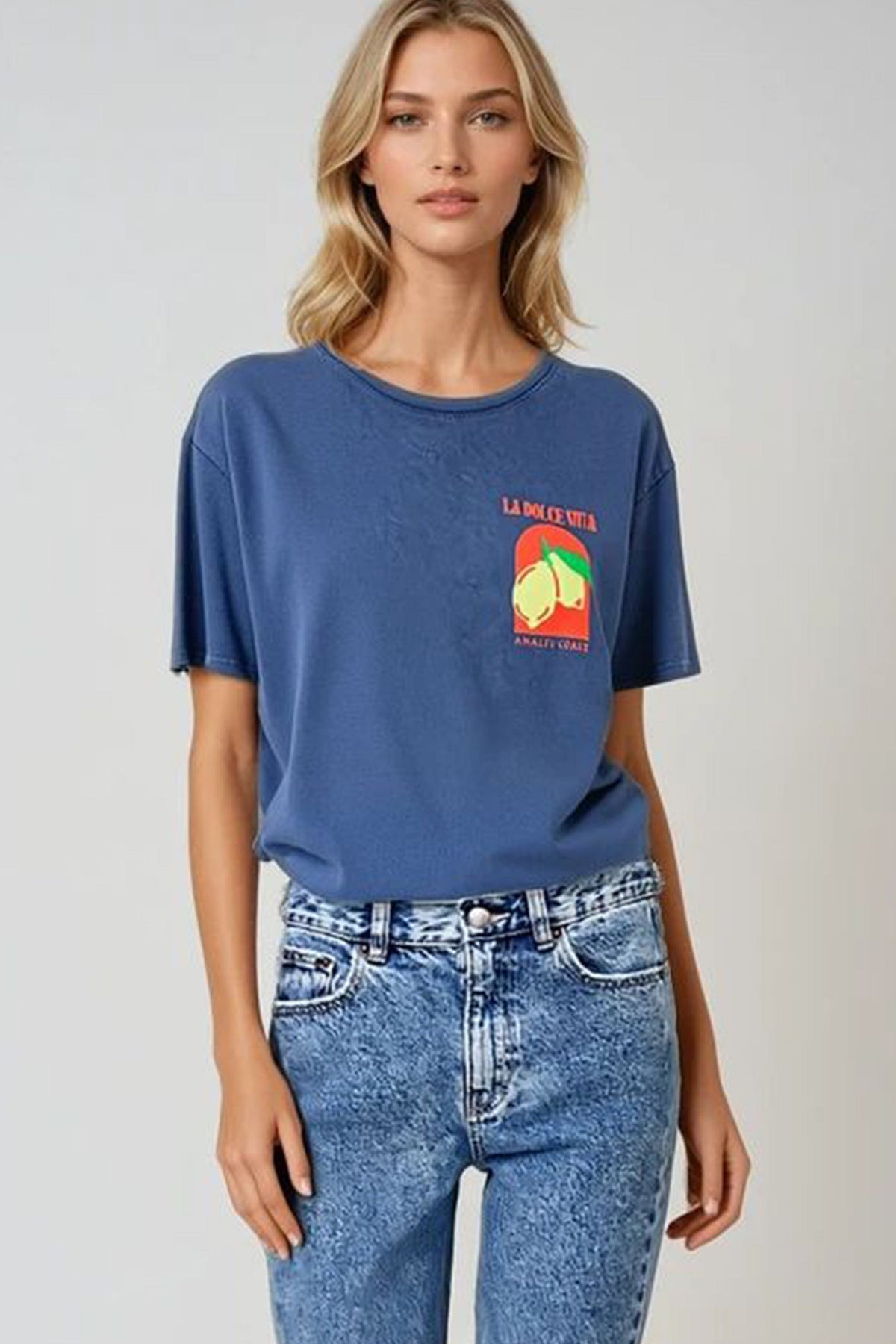 Q2 Women's Tees & Tanks One Size / Blue Relaxed Fit T-Shirt With La Dolce Vita Print In Navy Blue