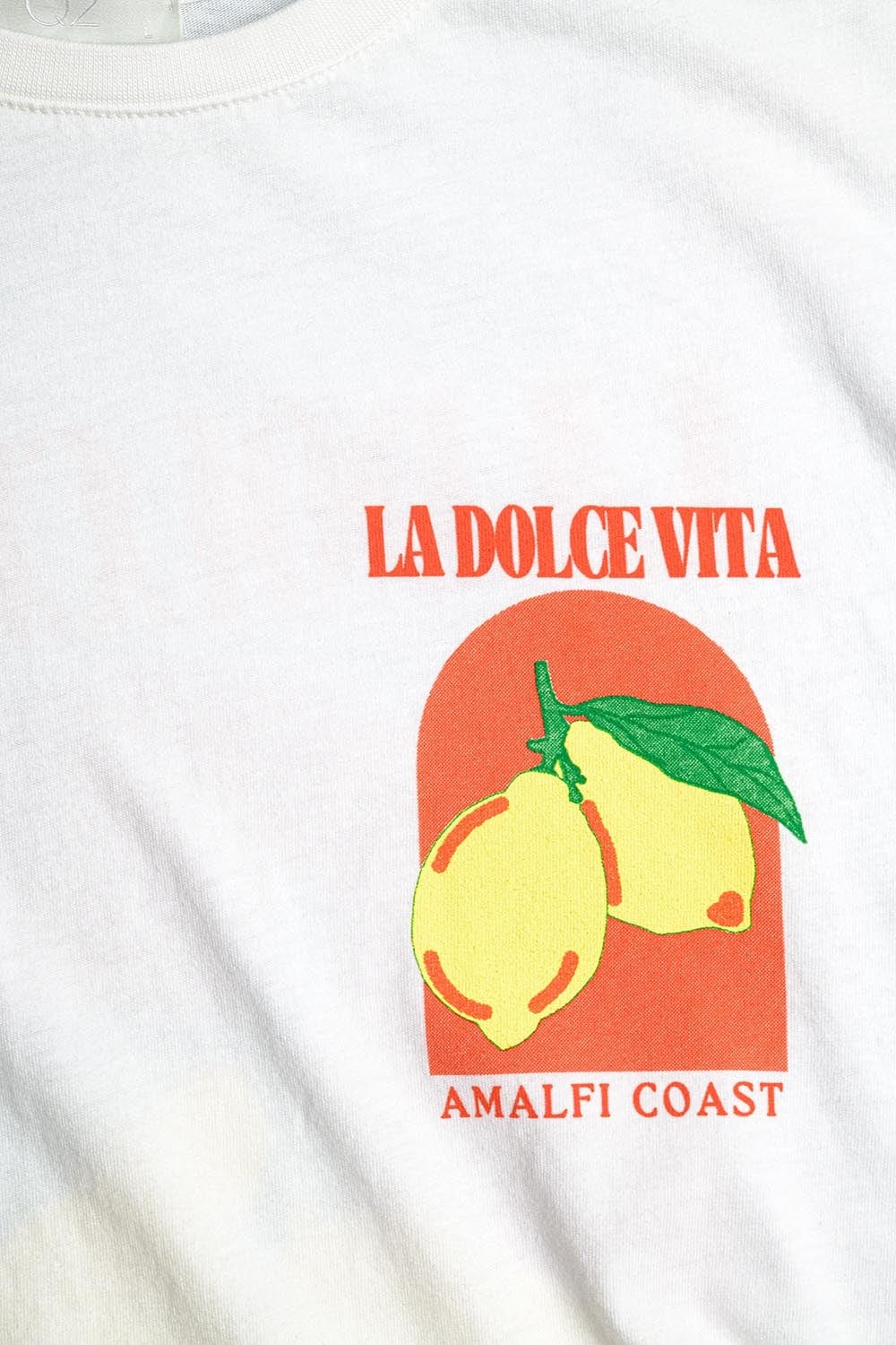 Q2 Women's Tees & Tanks One Size / White Relaxed Fit T-Shirt With La Dolce Vita Print In White