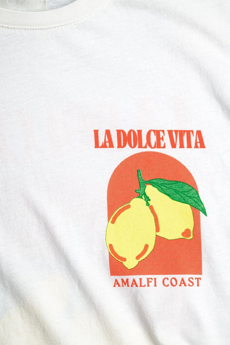Q2 Women's Tees & Tanks One Size / White Relaxed Fit T-Shirt With La Dolce Vita Print In White