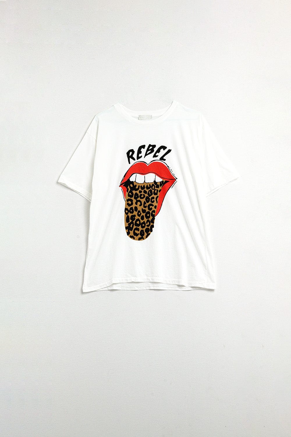 Q2 Women's Tees & Tanks One Size / White Relaxed White T-Shirt With Rebel And Lips Graphic Print