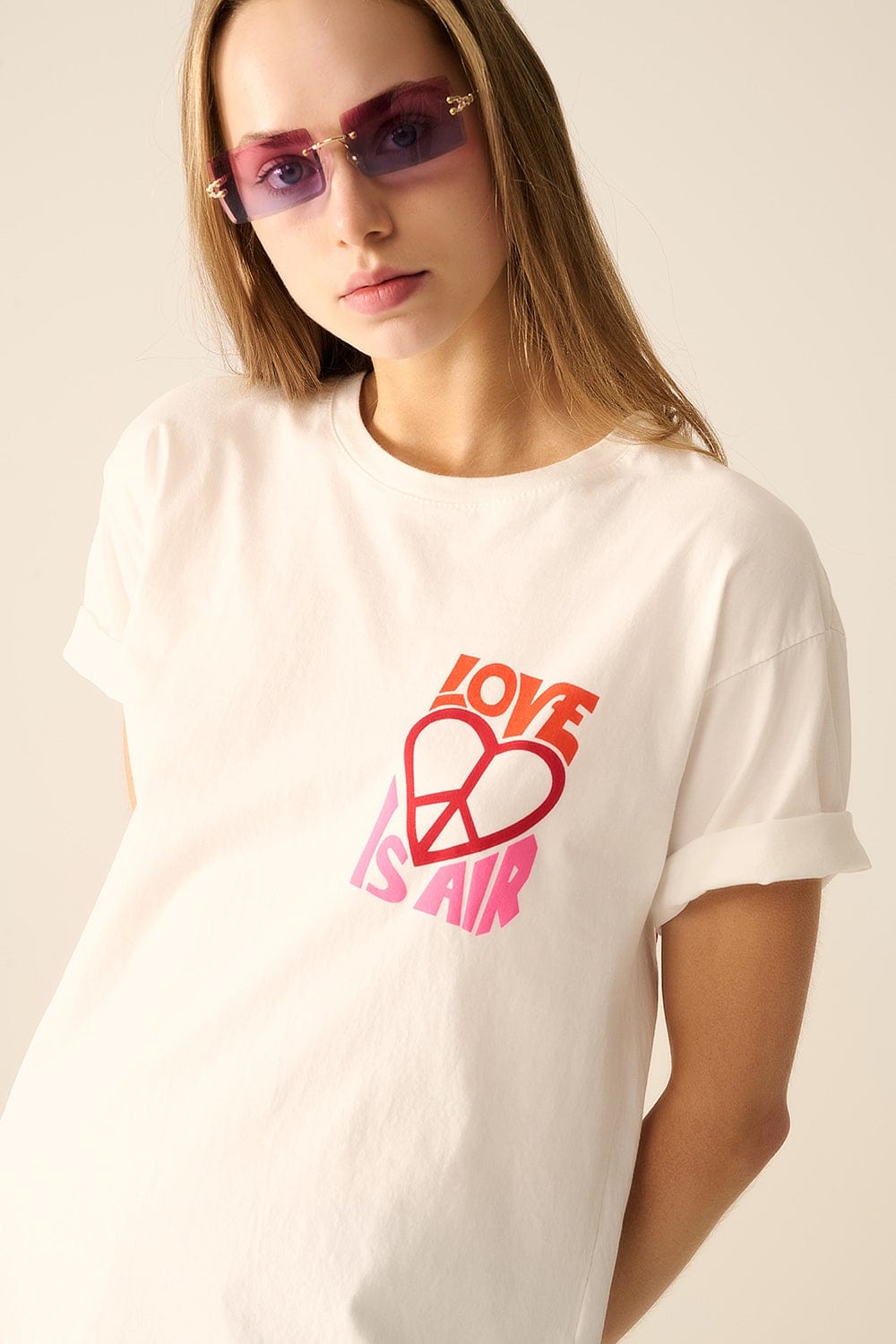 Q2 Women's Tees & Tanks One Size / White White T-Shirt With Love Is Air And Heart With Peace Logo