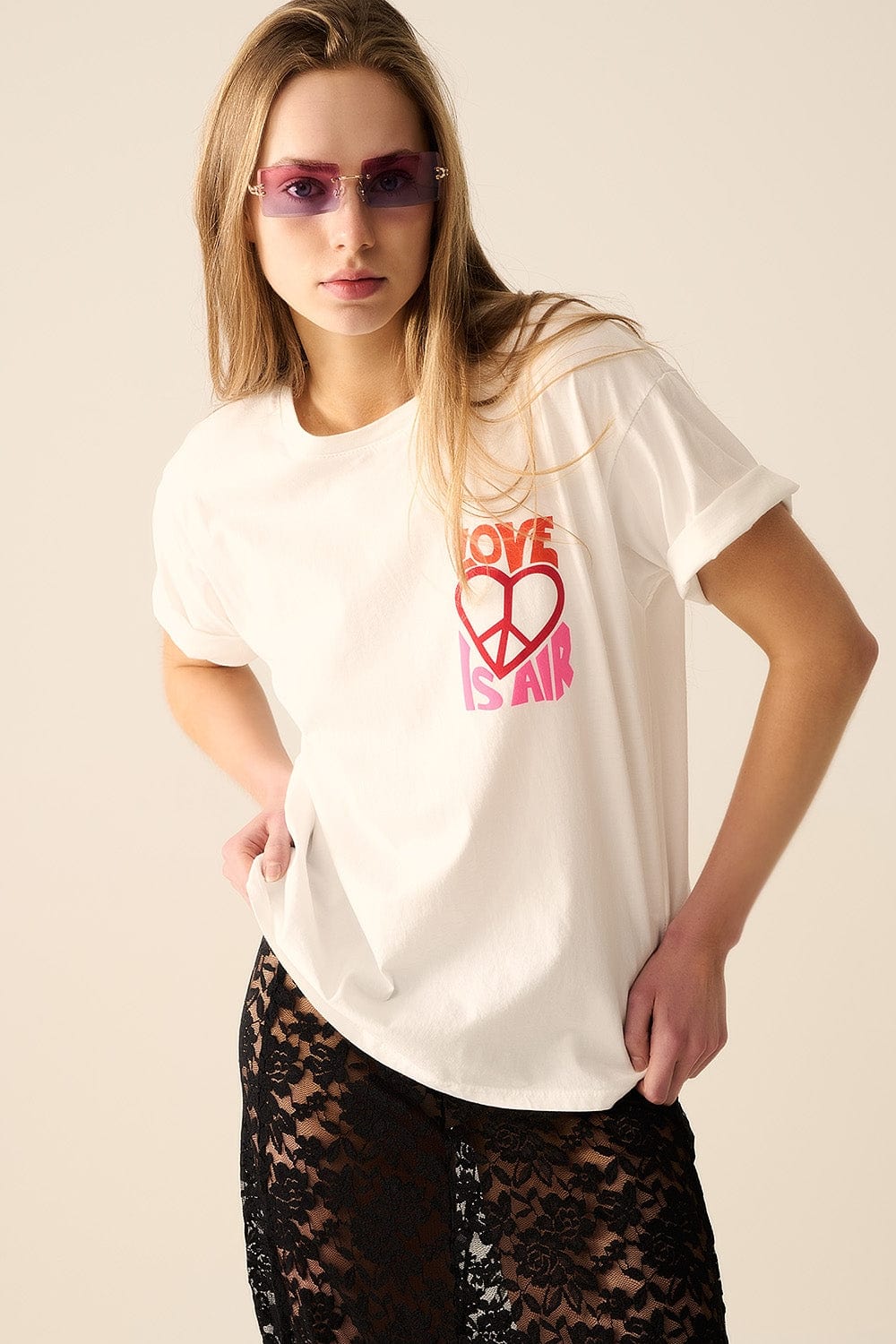 Q2 Women's Tees & Tanks One Size / White White T-Shirt With Love Is Air And Heart With Peace Logo