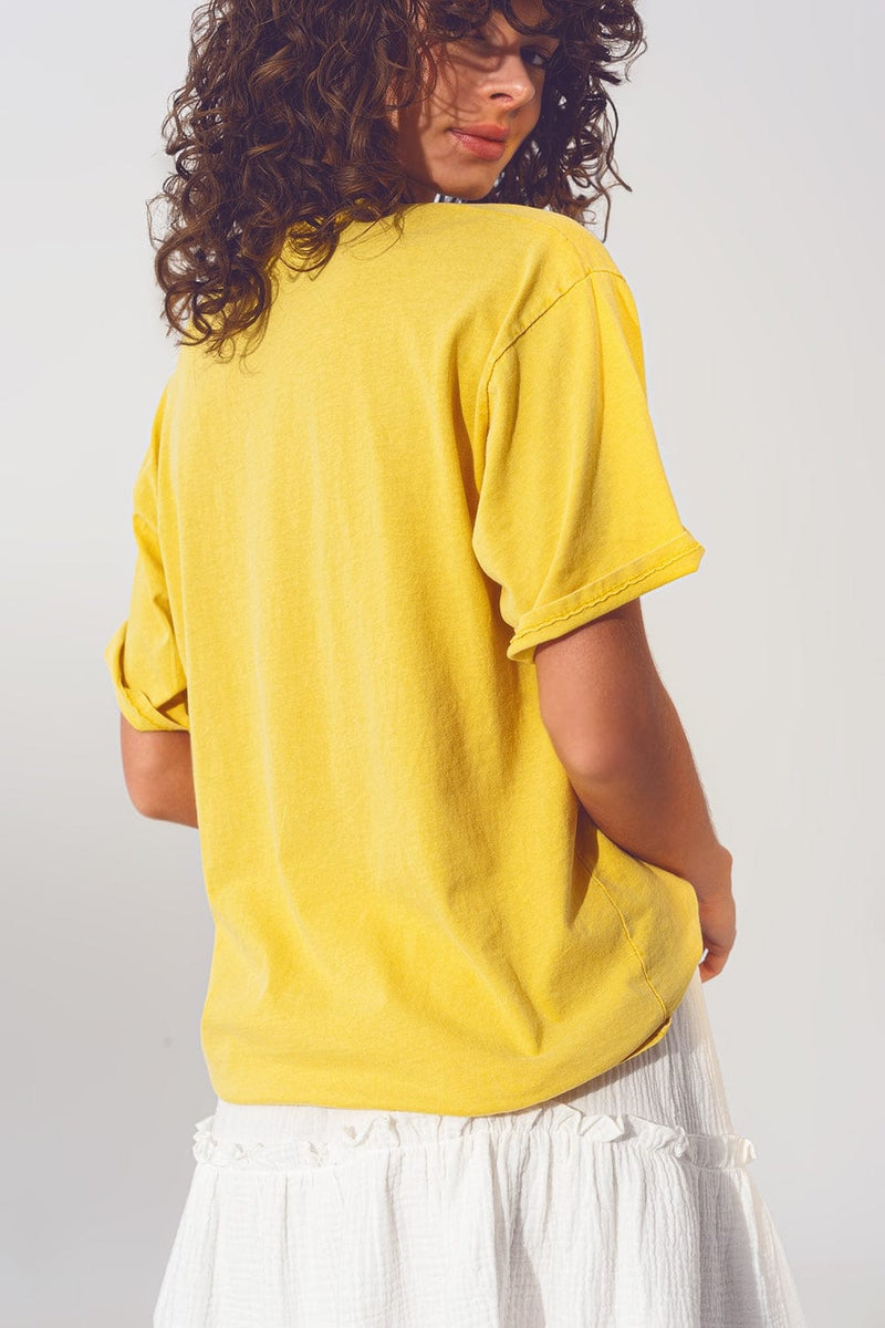Q2 Women's Tees & Tanks One Size / Yellow T-Shirt With Vintage 18 Text In Yellow