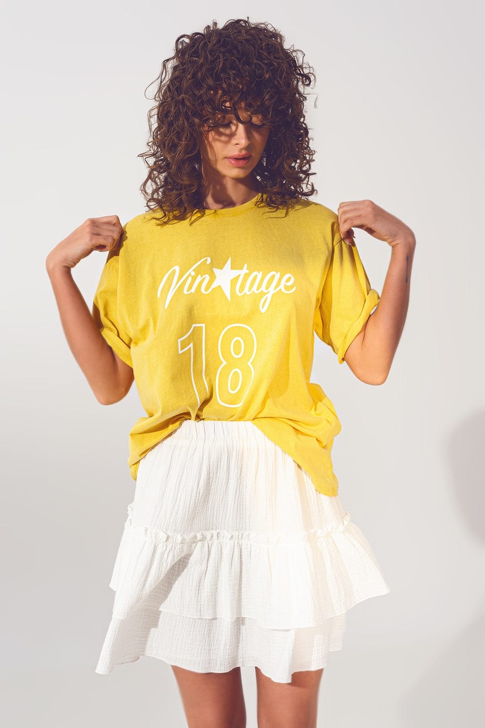 Q2 Women's Tees & Tanks One Size / Yellow T-Shirt With Vintage 18 Text In Yellow
