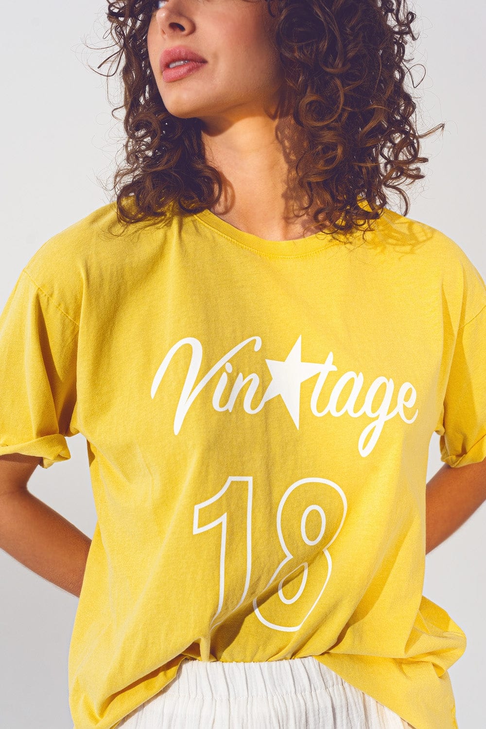 Q2 Women's Tees & Tanks One Size / Yellow T-Shirt With Vintage 18 Text In Yellow