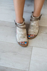 Living Free Beauty Women's Fashion - Women's Shoes Blumoon Sandal | LFB