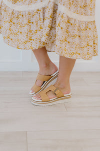 Living Free Beauty Women's Fashion - Women's Shoes - Women's Sandals Ellie Staple Platform Sandal | LFB