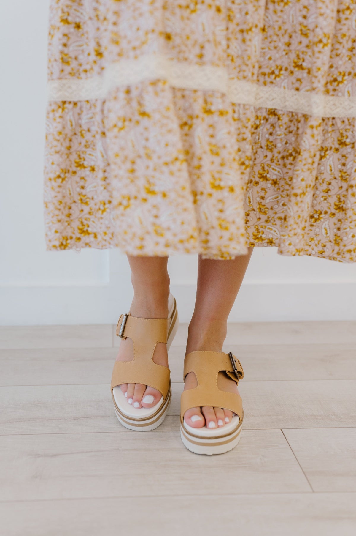 Living Free Beauty Women's Fashion - Women's Shoes - Women's Sandals Ellie Staple Platform Sandal | LFB