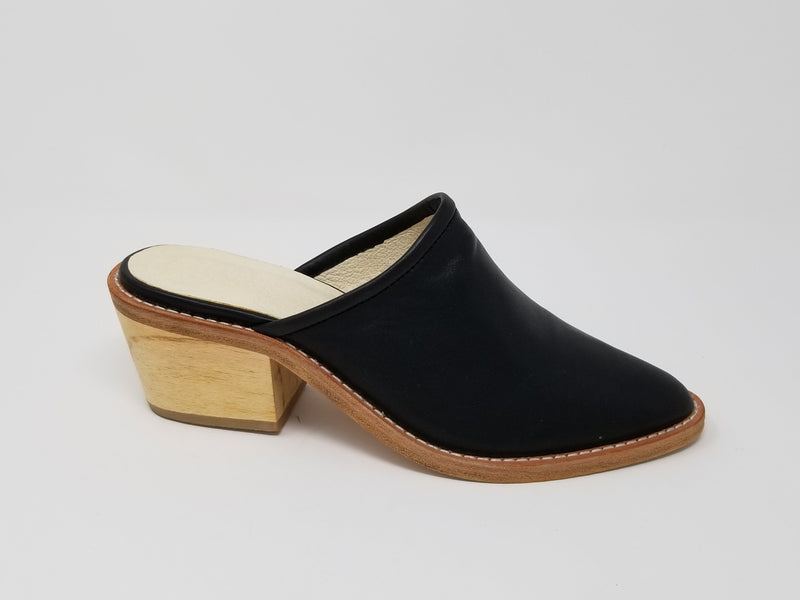 N.Y.L.A. SHOES HEELS 6 / Black Lea N.Y.L.A. Shoes Foxhill Women's Clogs